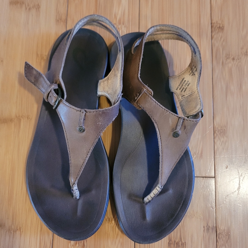 OluKai Eheu Beach Sandals